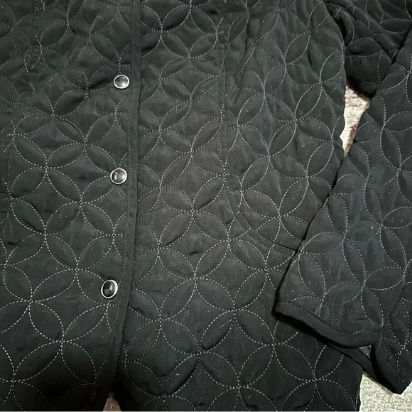 Black quilted button-up light weight  jacket size small - Picture 4 of 9